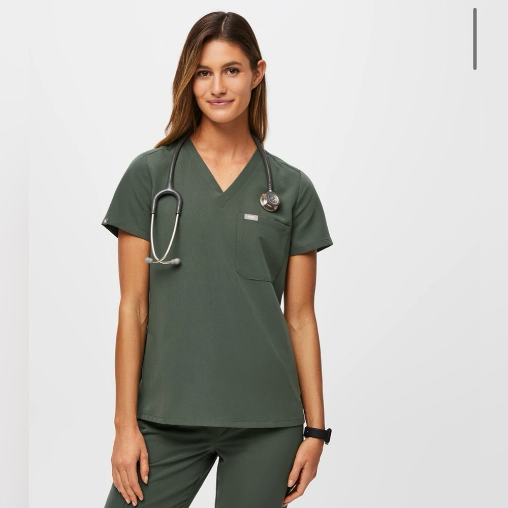 Figs Catarina  scrub top- moss